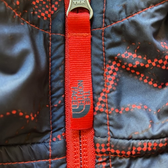 Boys North Face zip up fleece lined jacket . No tears or snags - Picture 5 of 7